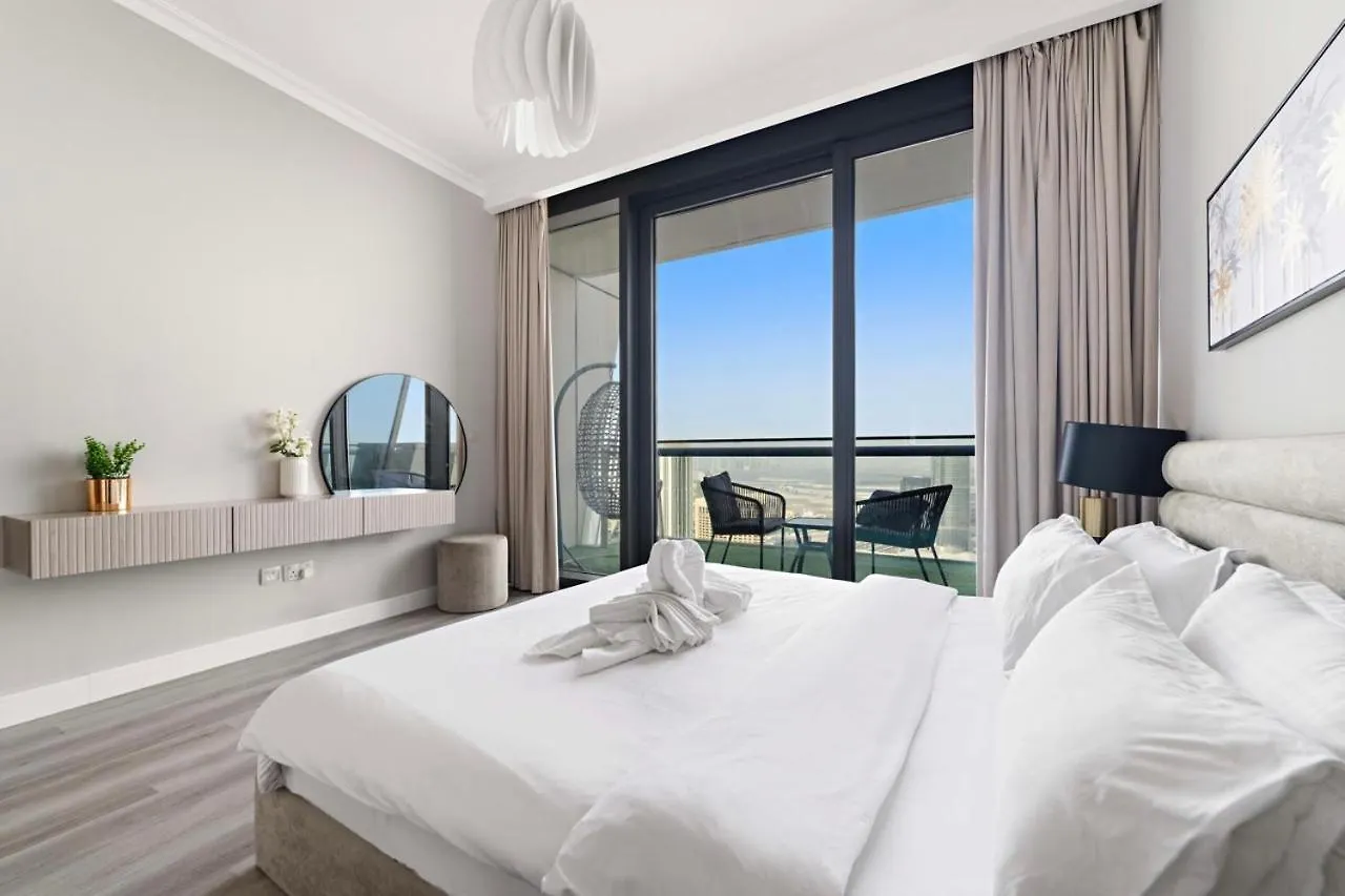 アパート First Class 3Br With Full Burj Khalifa And Fountain View ドバイ