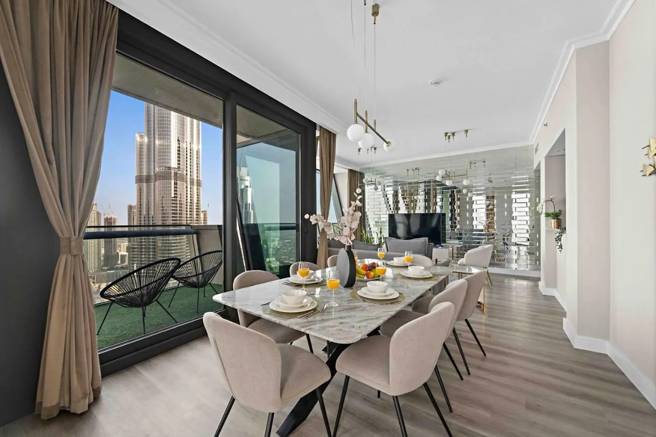 アパート First Class 3Br With Full Burj Khalifa And Fountain View ドバイ
